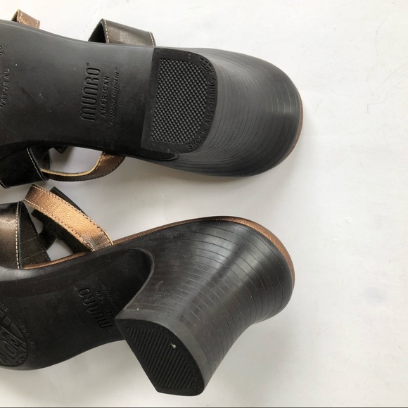 Munro American Jan Sandals in Brown - Picture 8 of 9